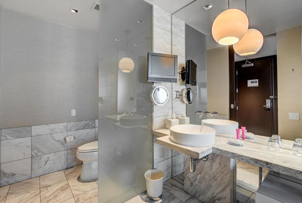 Luxury Studio Strip View No Fee Palms Place Apartahotel